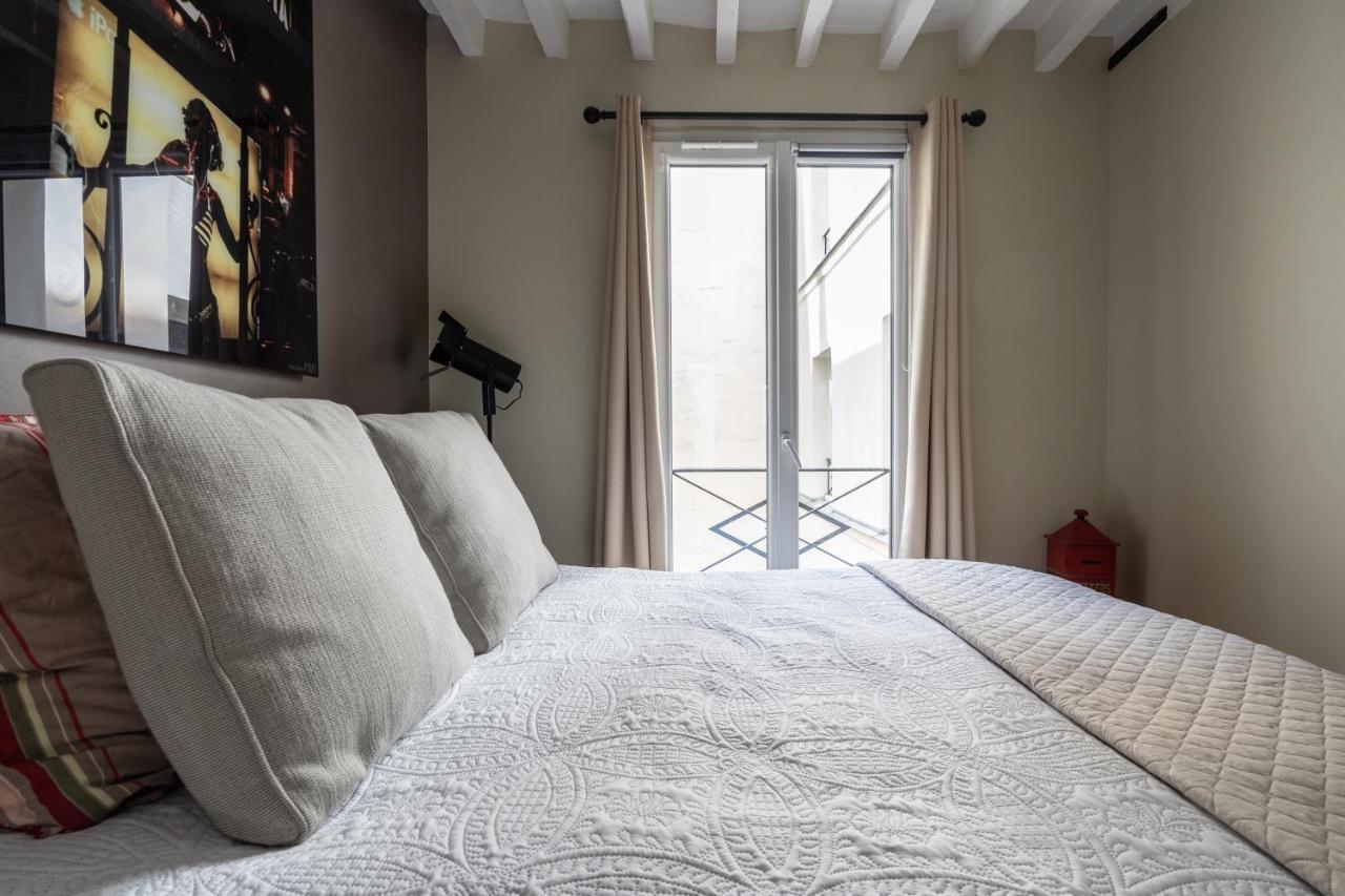 Room In Apartment - Cosy Place In The Hear Of ปารีส ภายนอก รูปภาพ